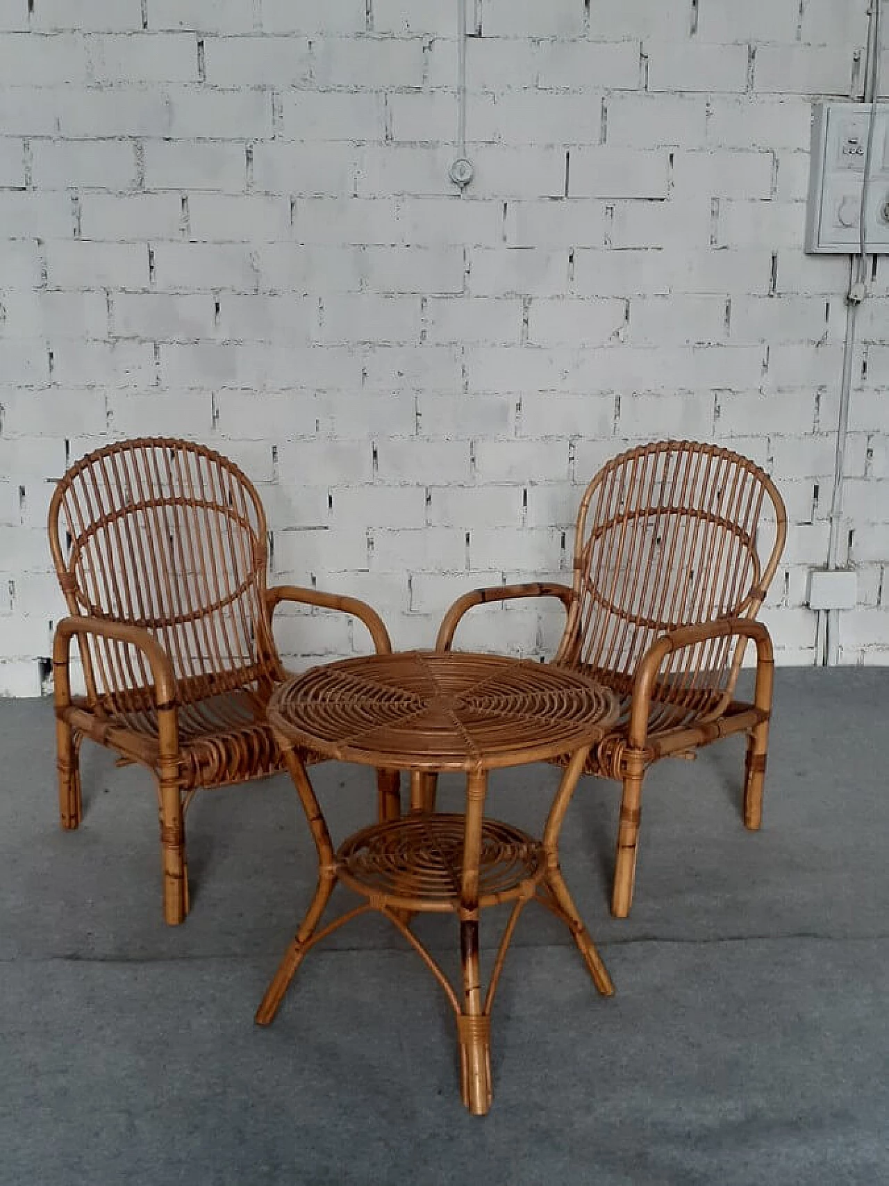 Coppia di sedie e tavolino in bambù, anni '60 11