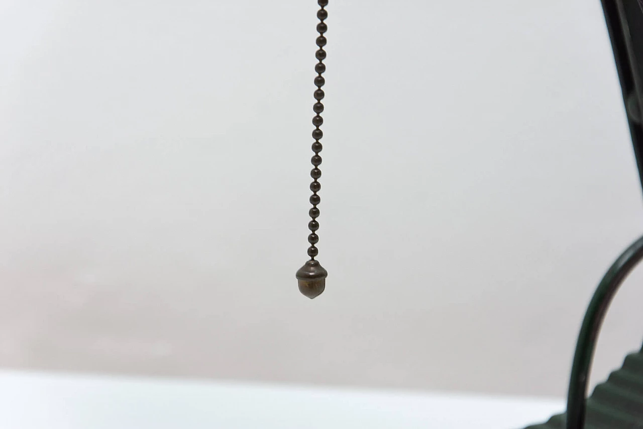 Lampada da tavolo in stile Bauhaus in metallo smaltato verde, anni '30 4
