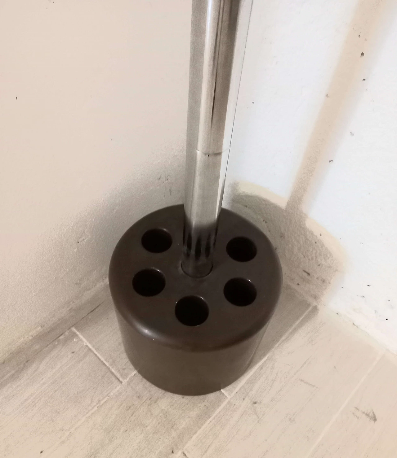 Appendiabiti da terra Vip di Lucci e Orlandini per Velca, anni '70 3