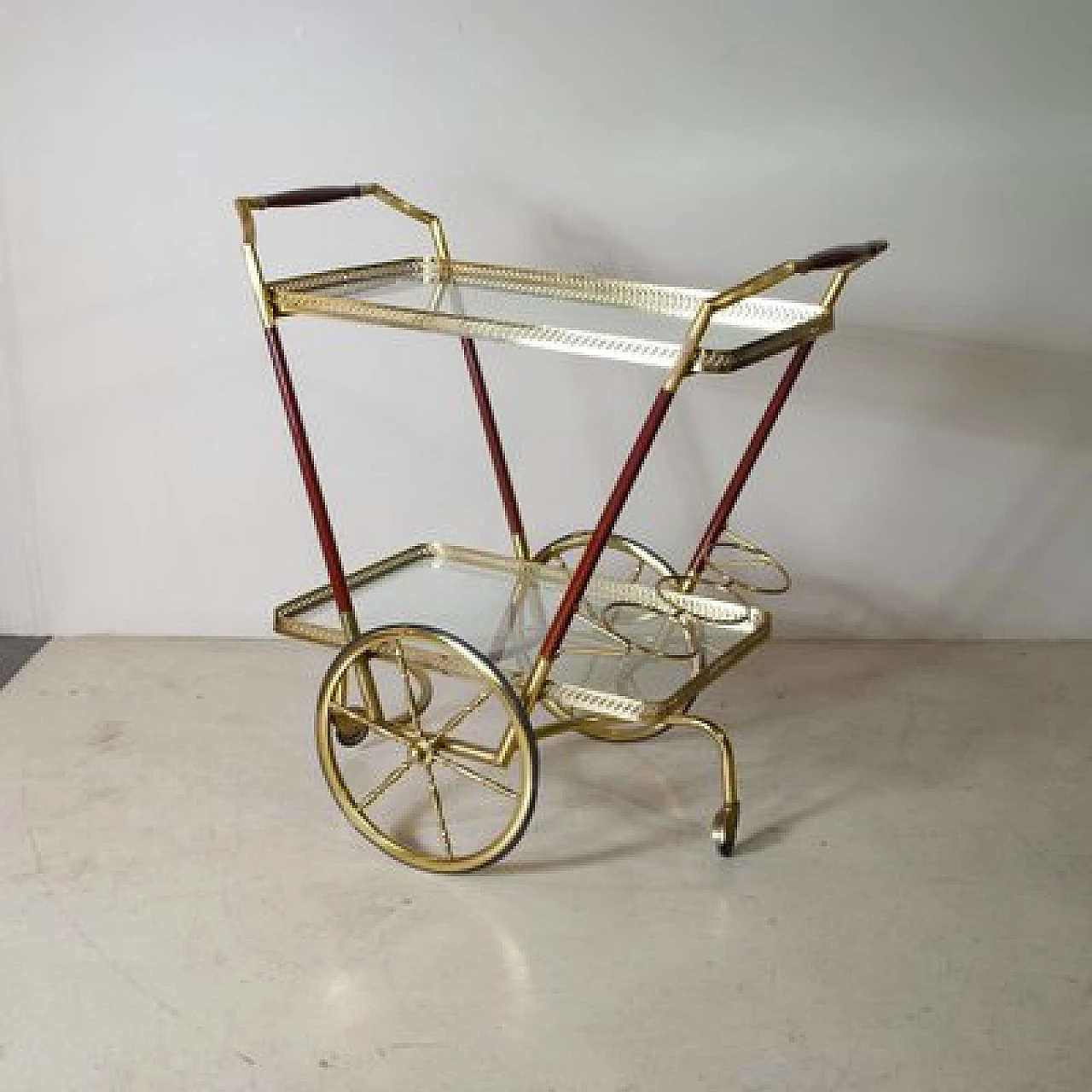 Brass and cherry wood bar cart with glass shelves, 1950s 1