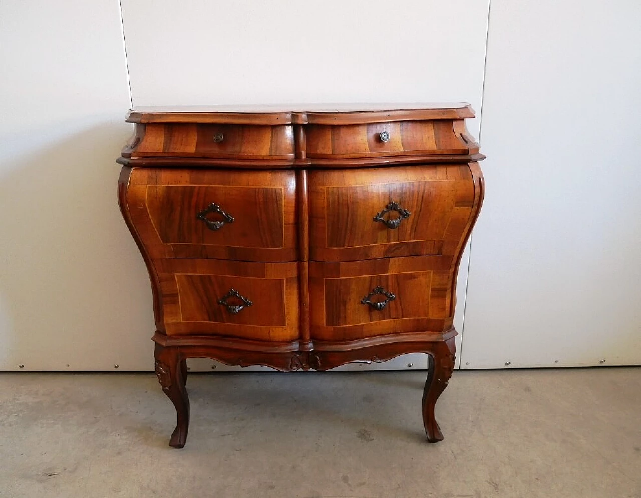 Domed walnut dresser in Venetian style, 1940s 1