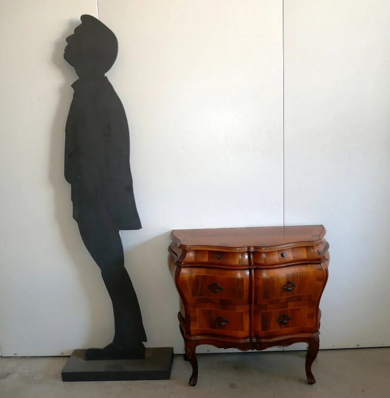 Domed walnut dresser in Venetian style, 1940s 2