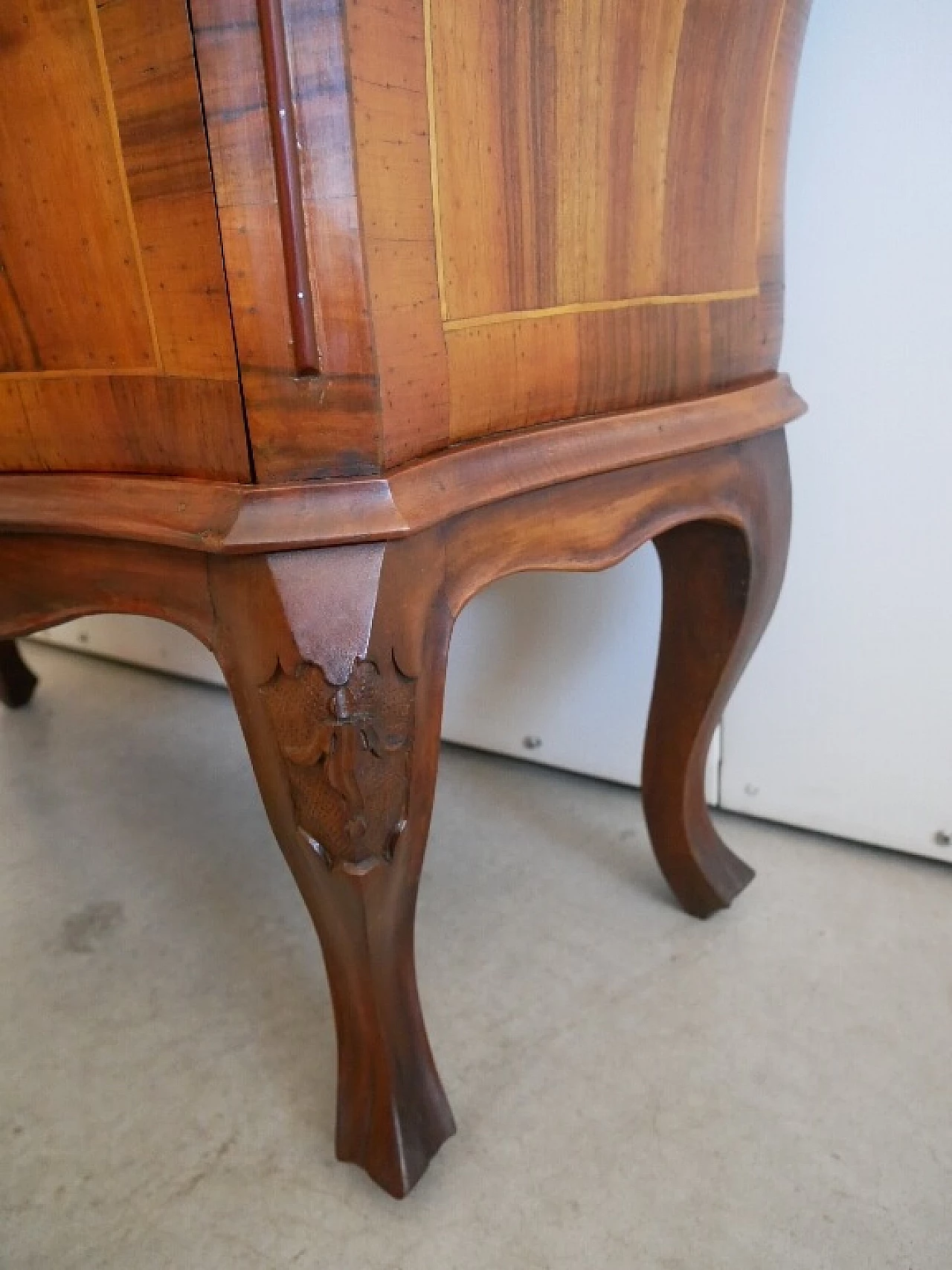 Domed walnut dresser in Venetian style, 1940s 6