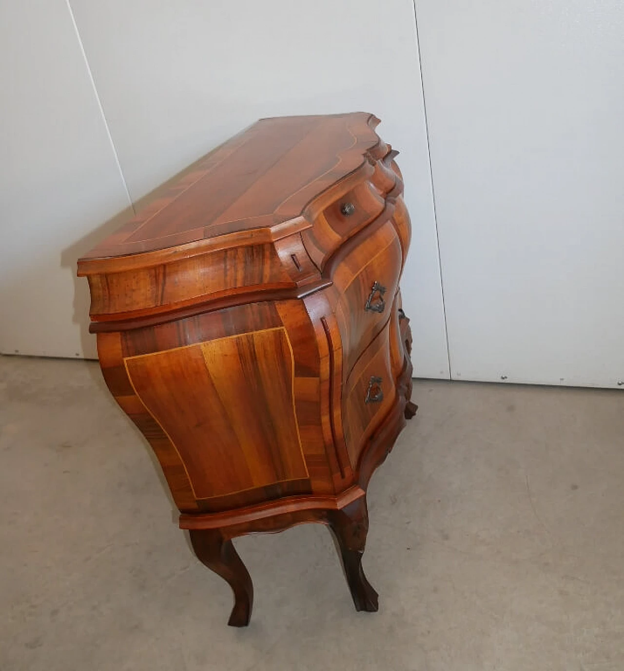 Domed walnut dresser in Venetian style, 1940s 10