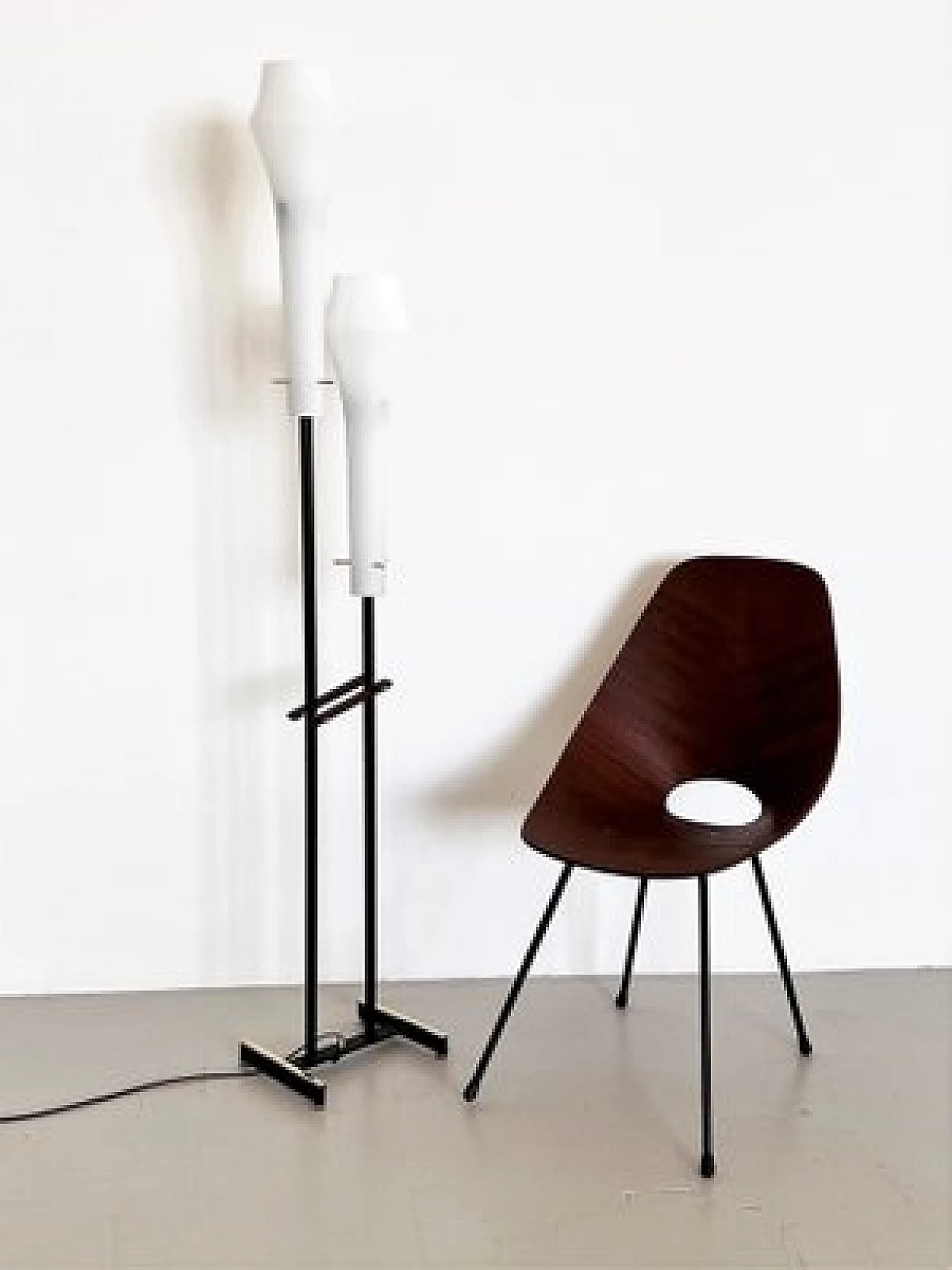 Glass, wood and brass floor lamp attributed to Stilnovo, 1960s 4