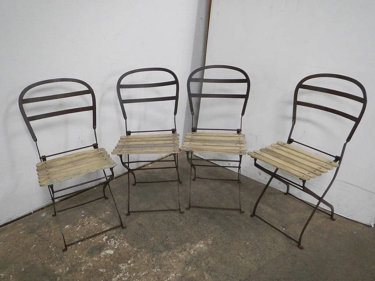 4 Garden chairs in iron and spruce, 1950s 1