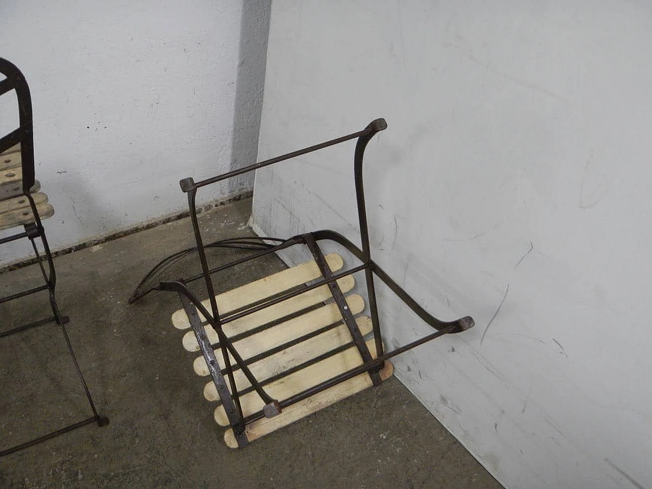 4 Garden chairs in iron and spruce, 1950s 11