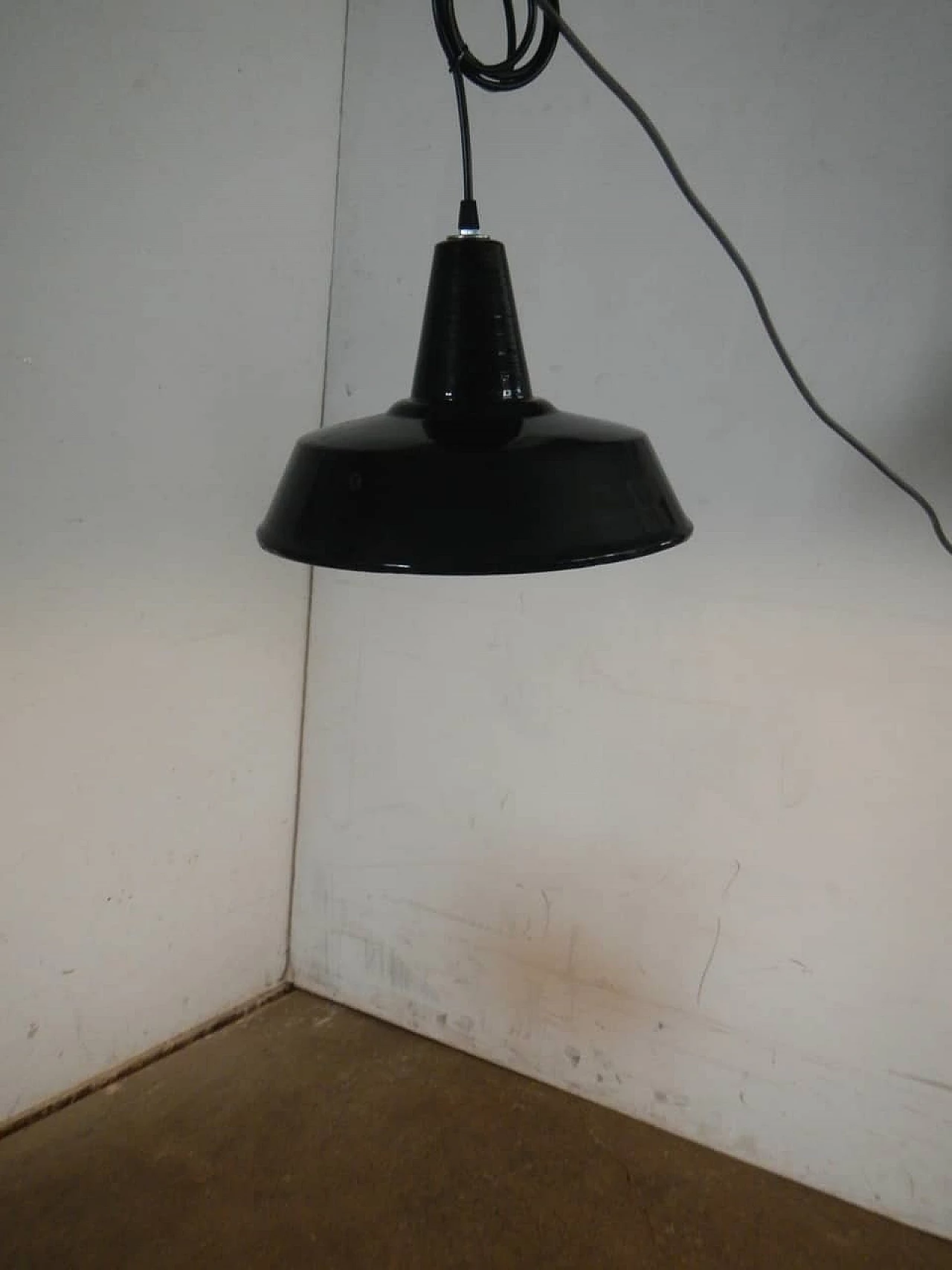Lampada da soffitto in metallo nero D30, anni '50 3