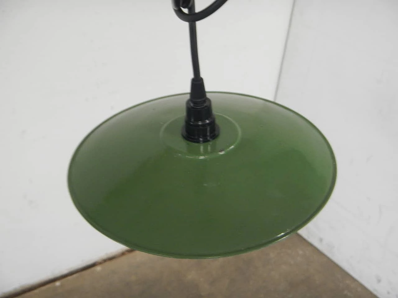 Lampada da soffitto in metallo verde salvia, anni '40 2