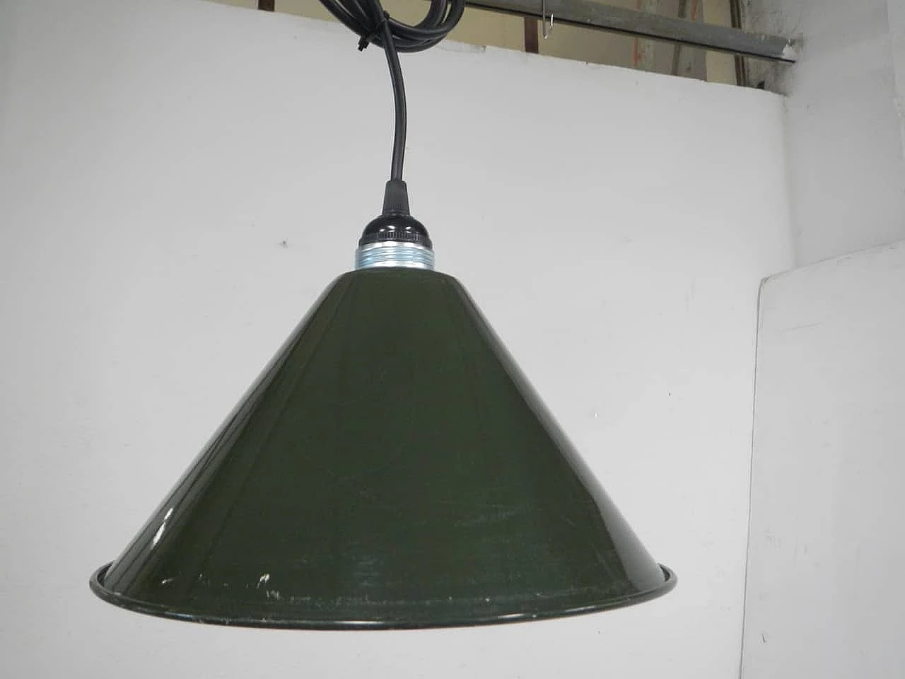 Lampada da soffitto conica in metallo verde, anni '70 2