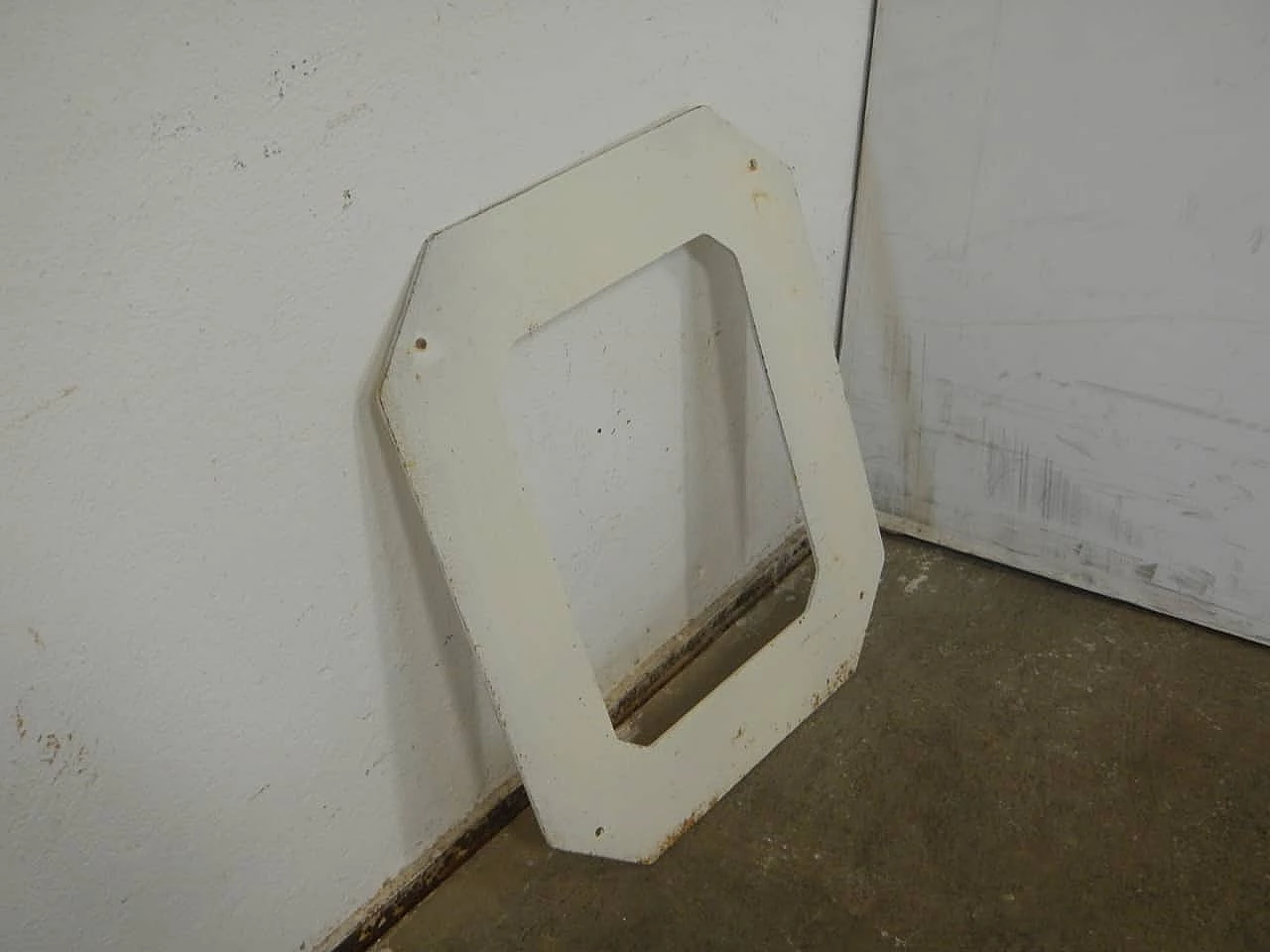 White iron letter O, 1950s 2