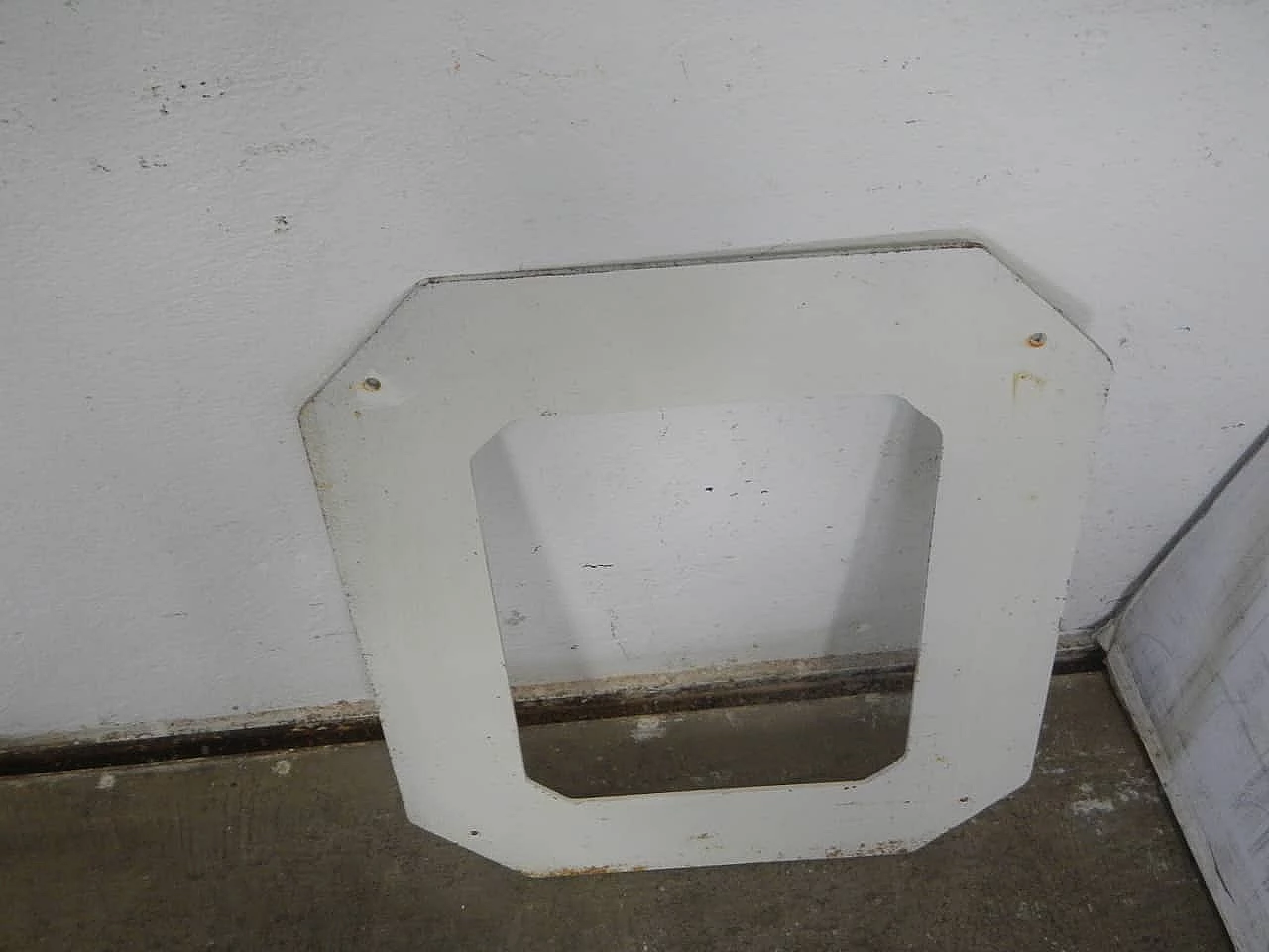 White iron letter O, 1950s 3