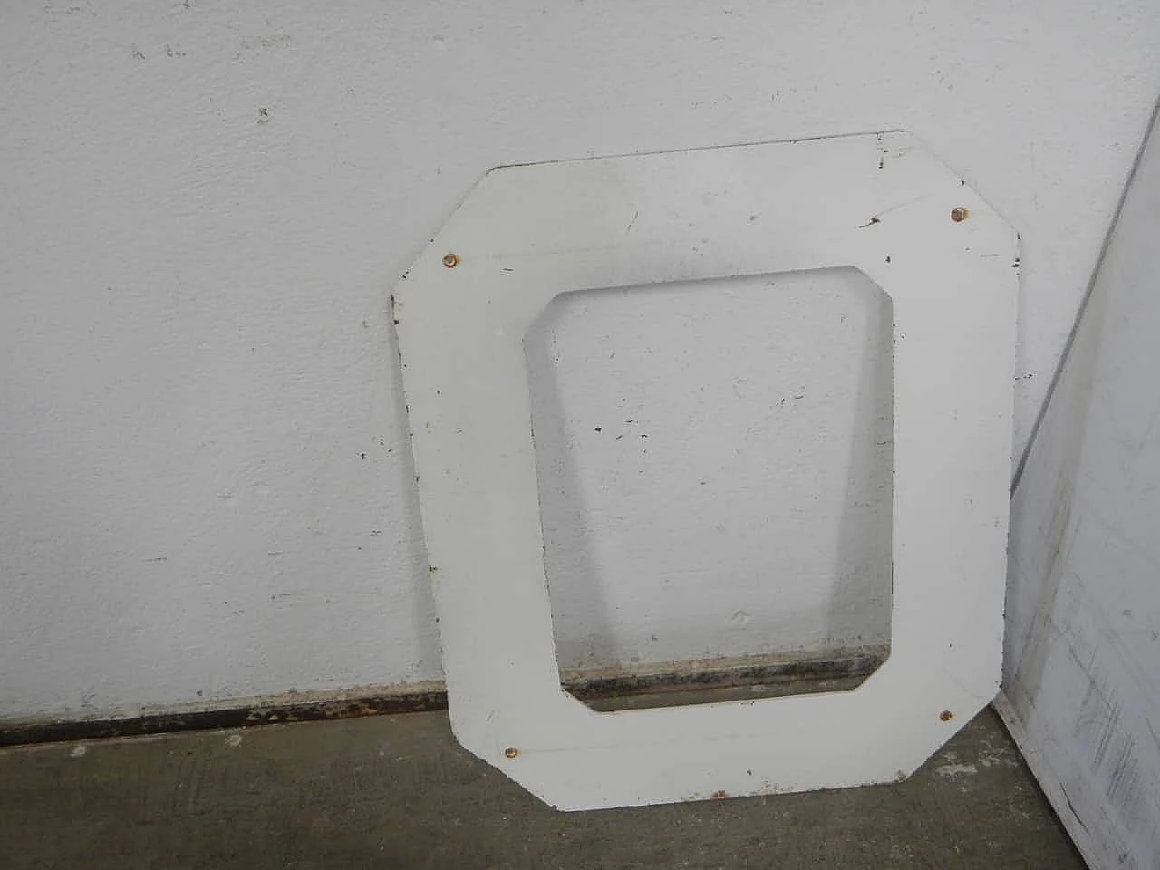 White iron letter O, 1950s 4