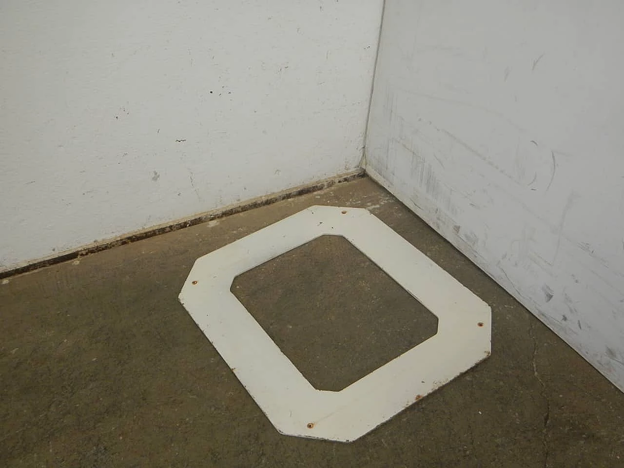 White iron letter O, 1950s 7