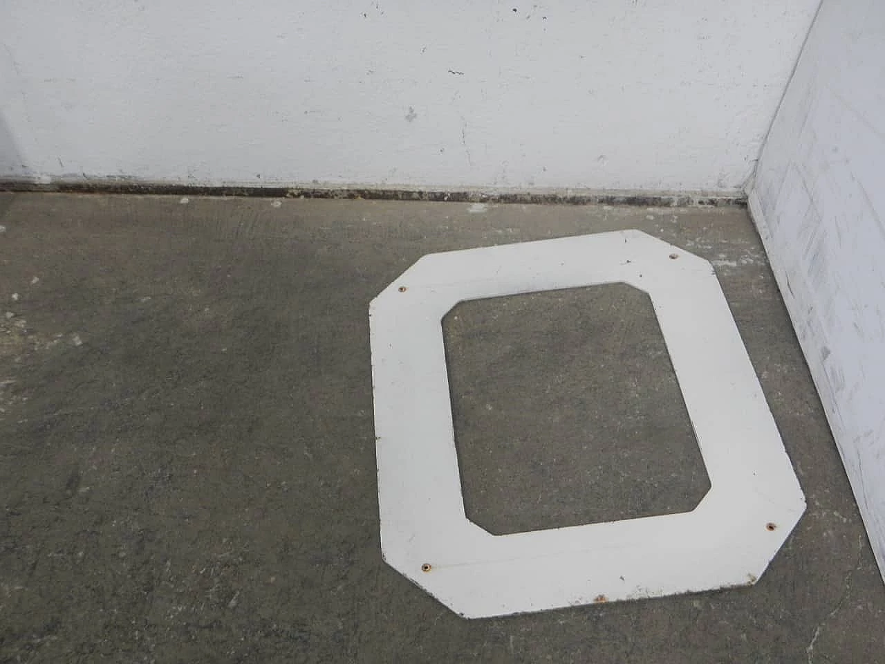 White iron letter O, 1950s 8