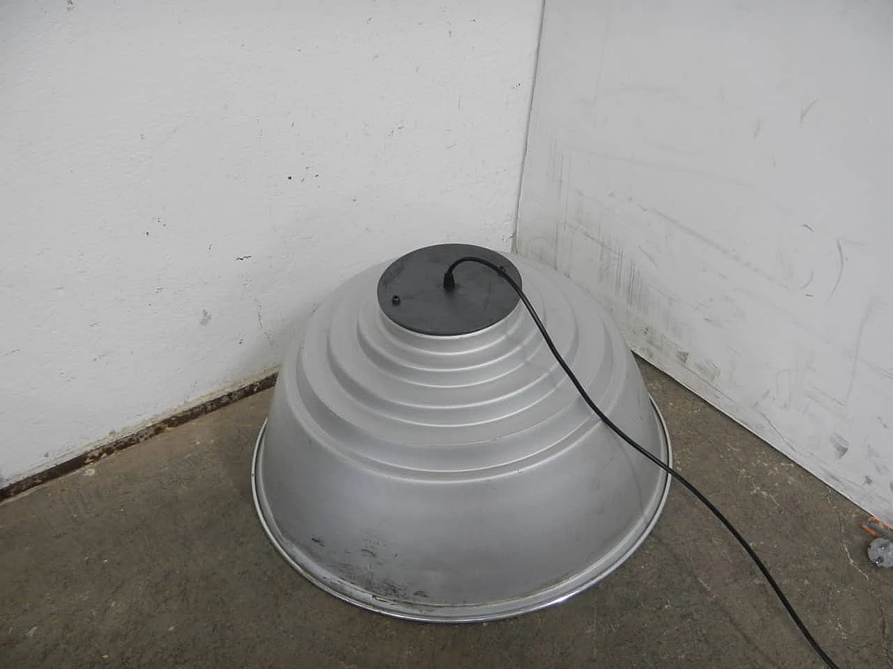 Industrial bell-shaped aluminium chandelier D581950, 1950s 2