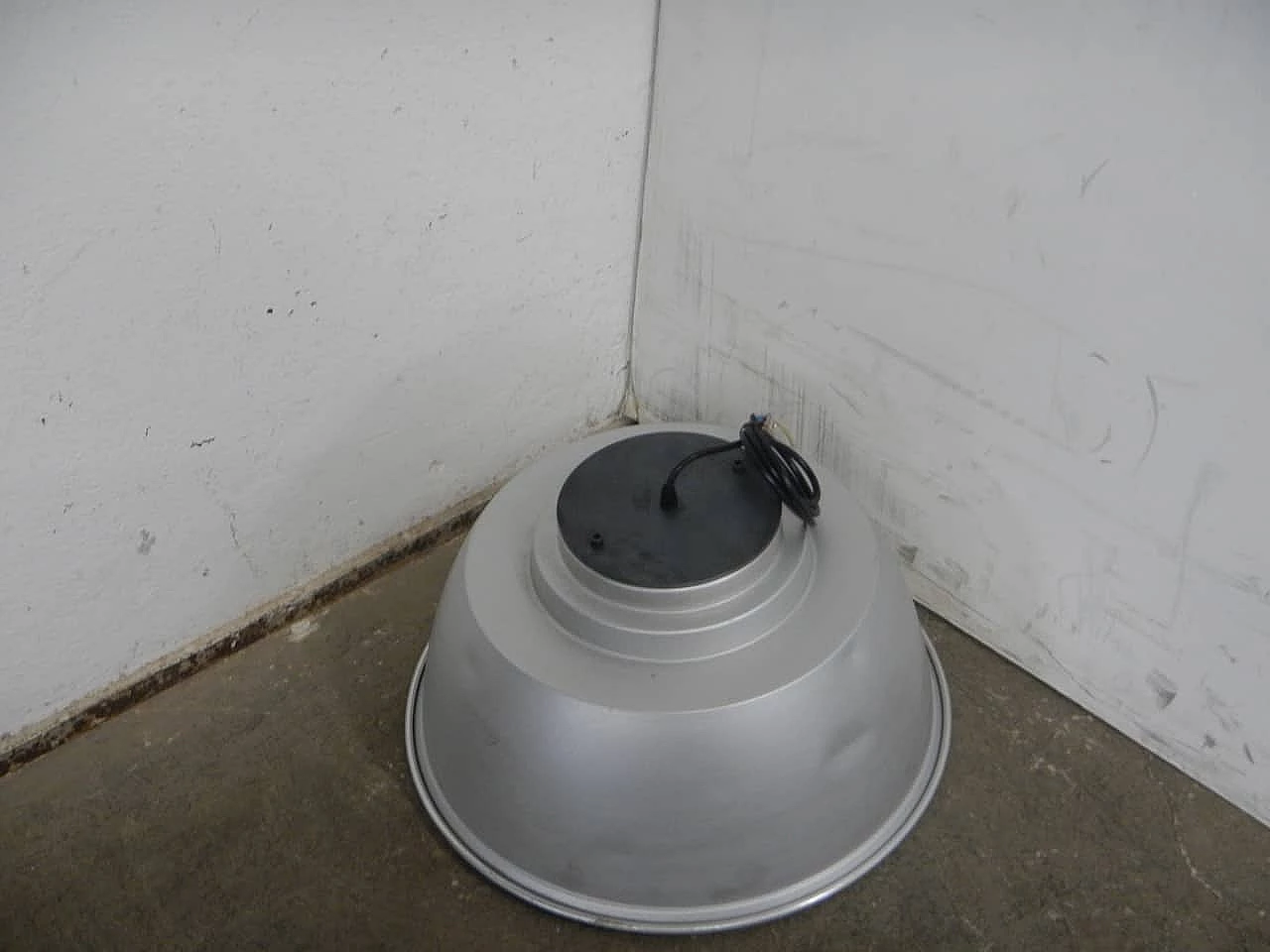 Industrial aluminium bell-shaped lamp D481950, 1950s 3