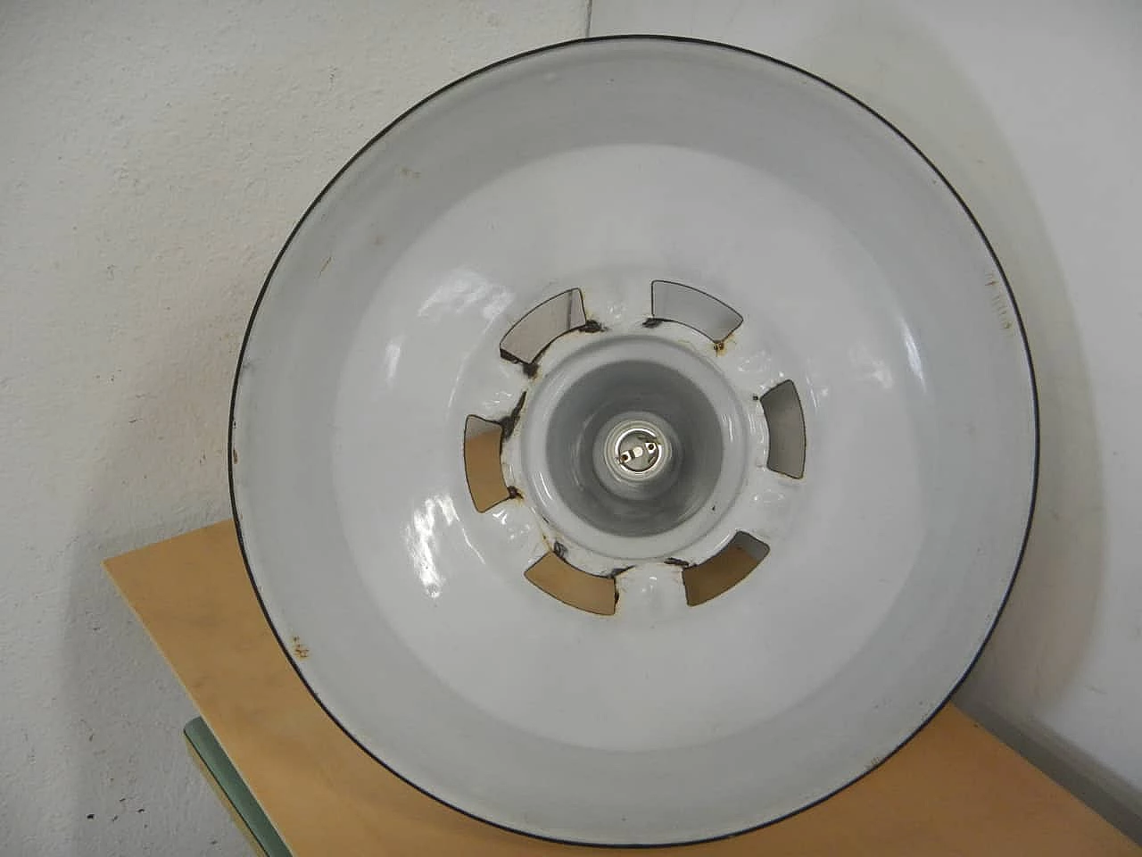 Lampada a sospensione in metallo bianco, anni '50 3