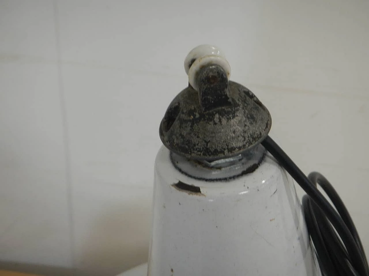 Lampada a sospensione in metallo bianco, anni '50 8