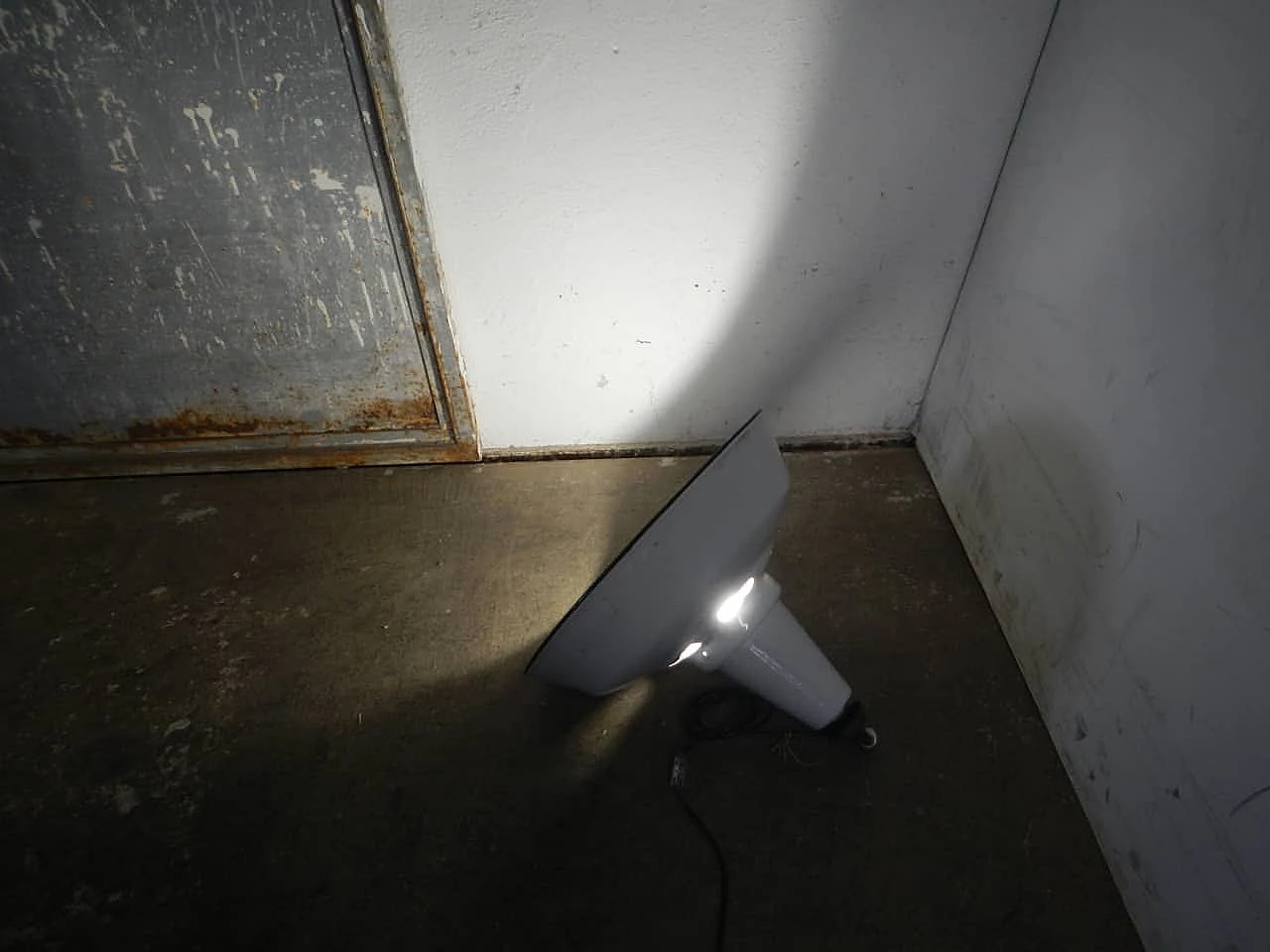 Lampada a sospensione in metallo bianco, anni '50 10