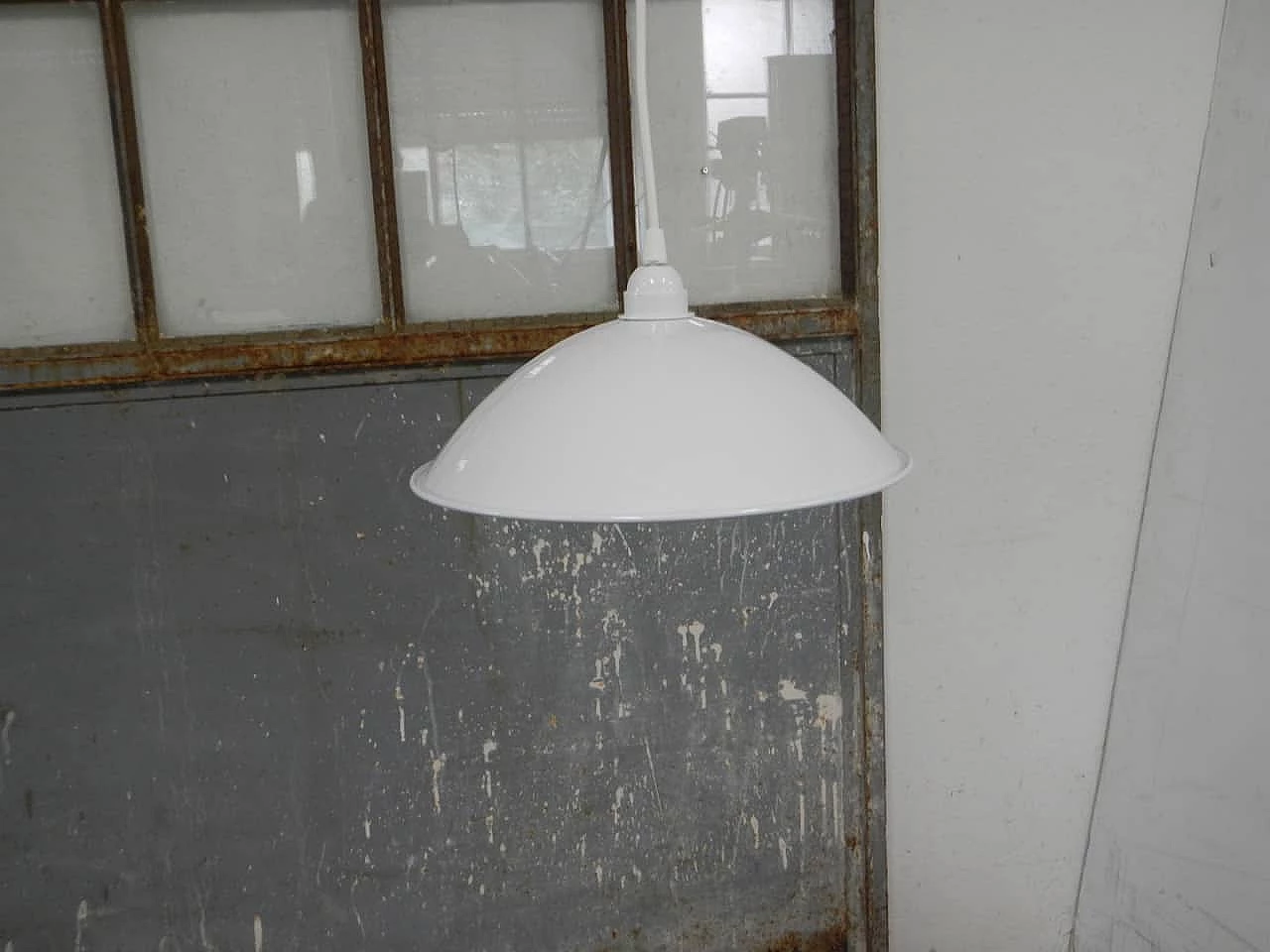 Lampada a sospensione in metallo smaltato bianco, anni '80 2