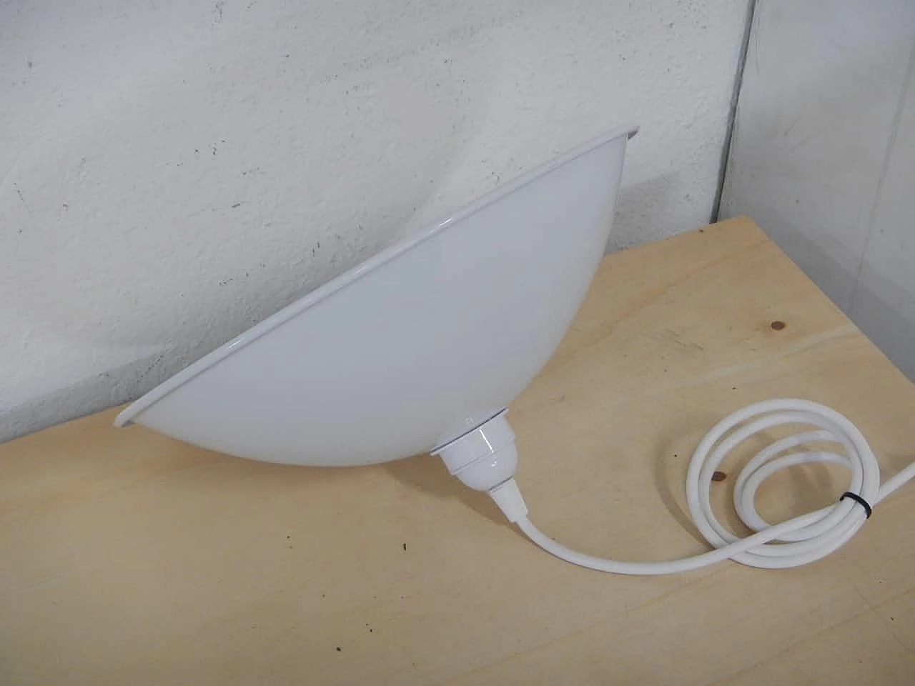 Lampada a sospensione in metallo smaltato bianco, anni '80 4