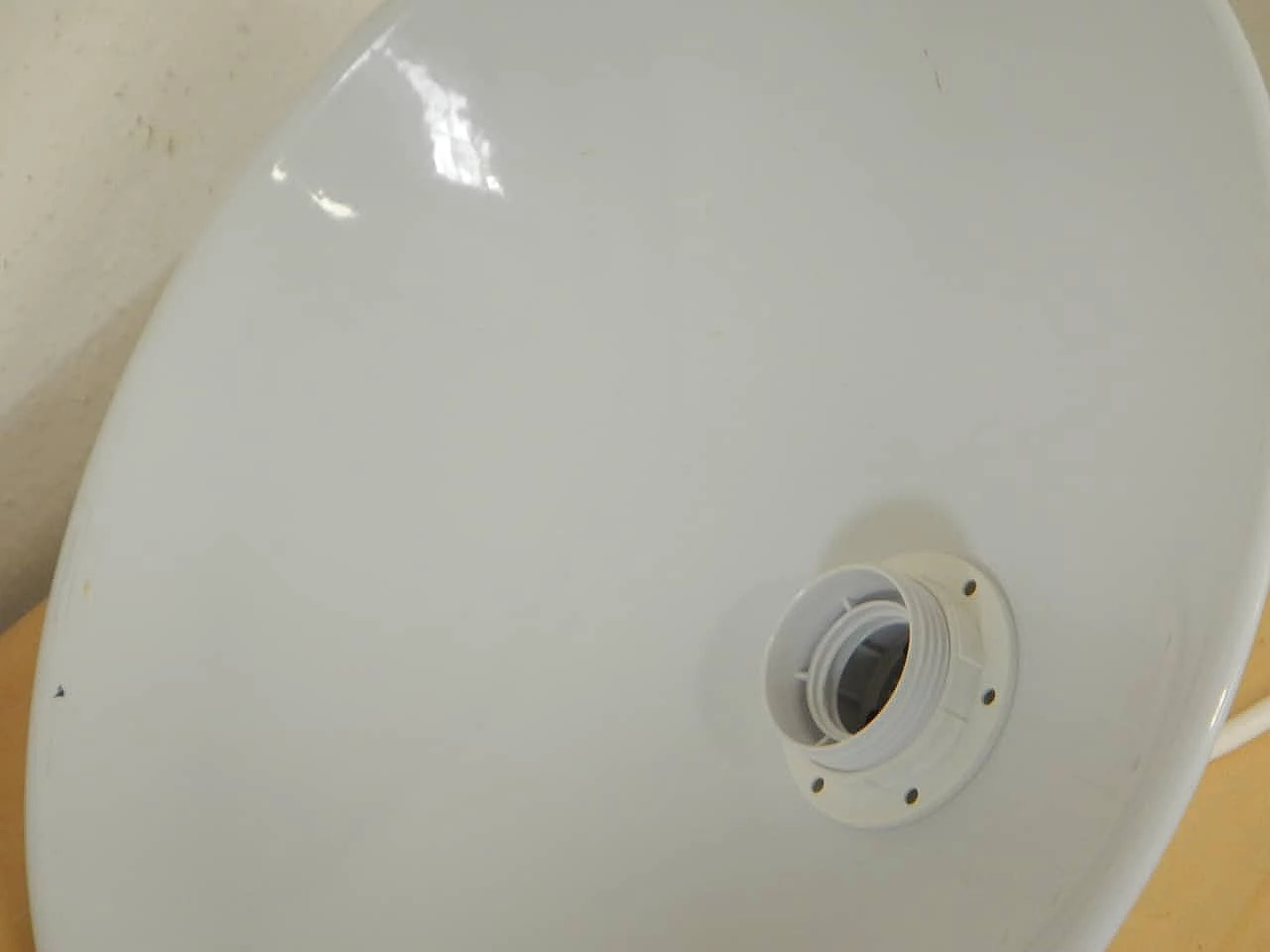 Lampada a sospensione in metallo smaltato bianco, anni '80 6