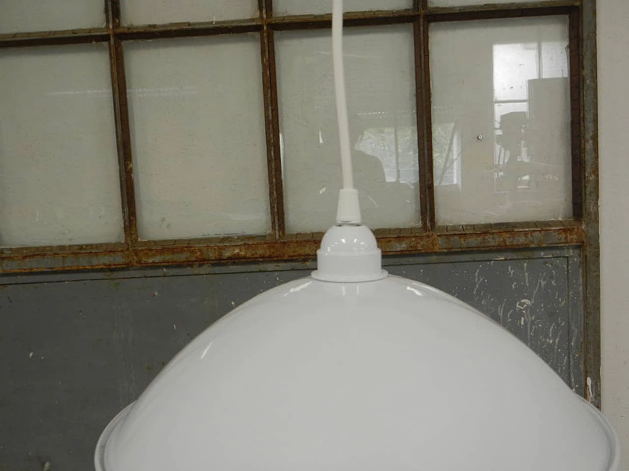 Lampada a sospensione in metallo smaltato bianco, anni '80 7
