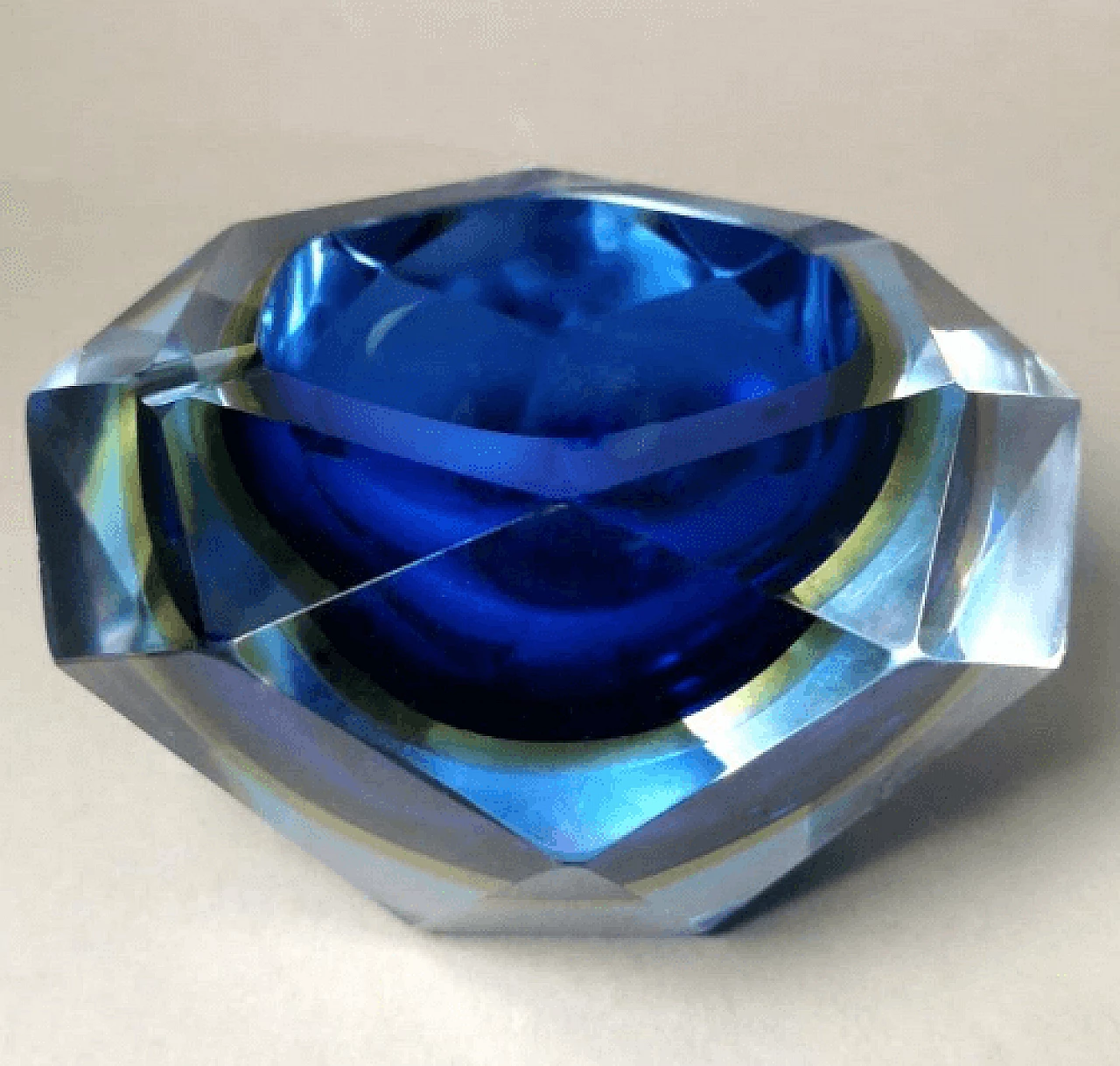 Murano submerged glass ashtray in the style of Mandruzzato, 1960s 2