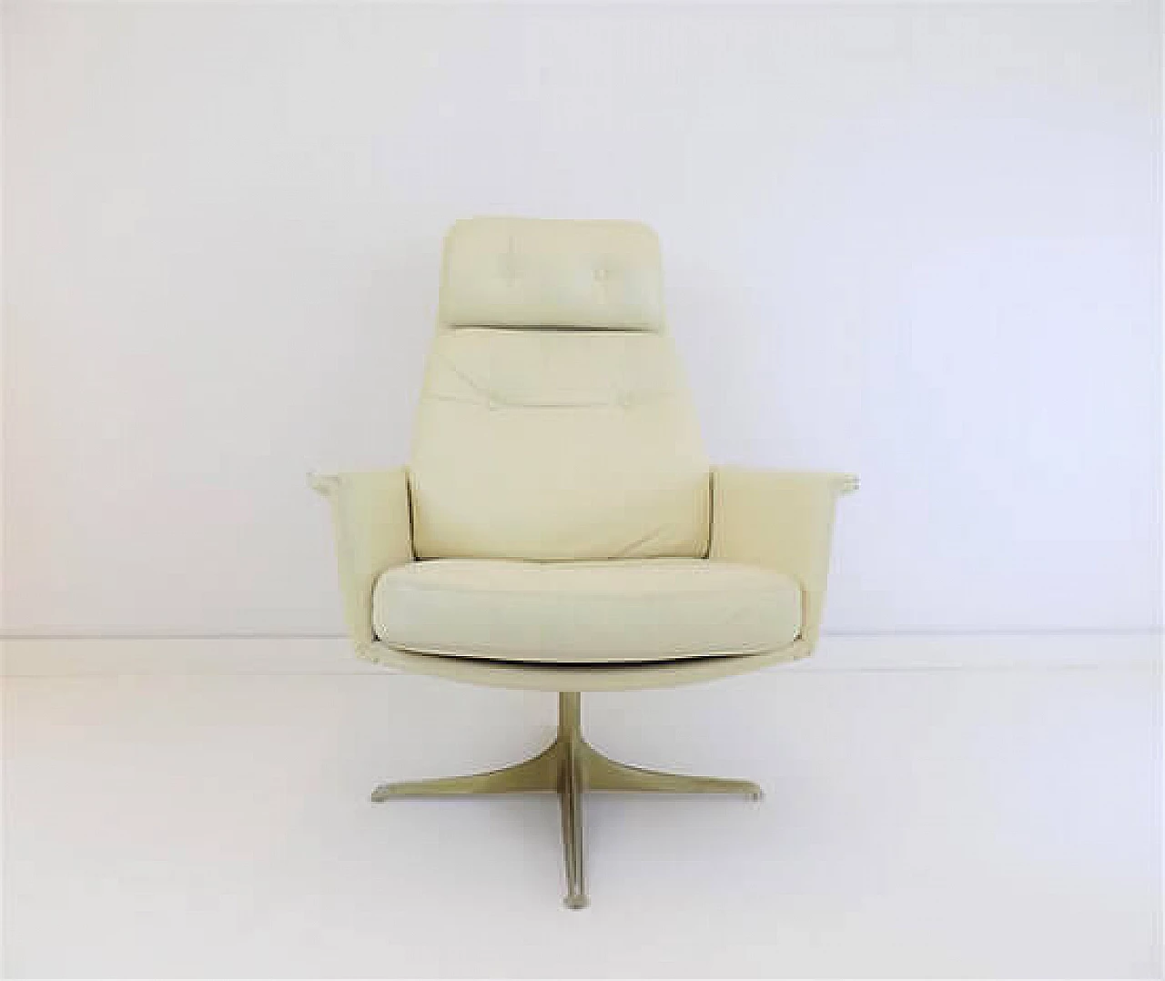 Ivory leather and aluminum armchair by Horst Brüning for COR, 1960s 5