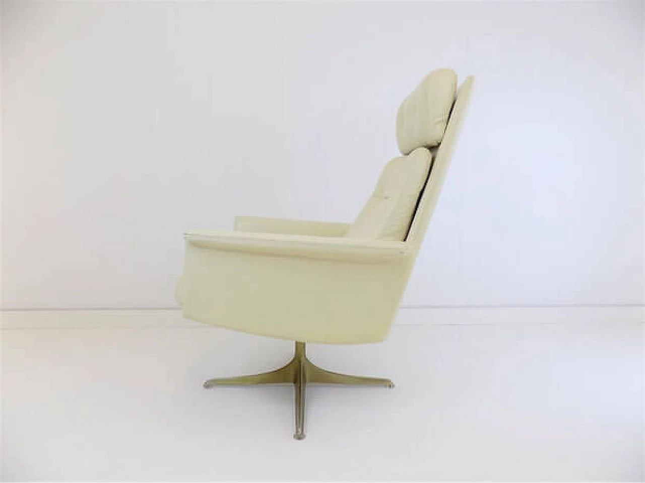 Ivory leather and aluminum armchair by Horst Brüning for COR, 1960s 6
