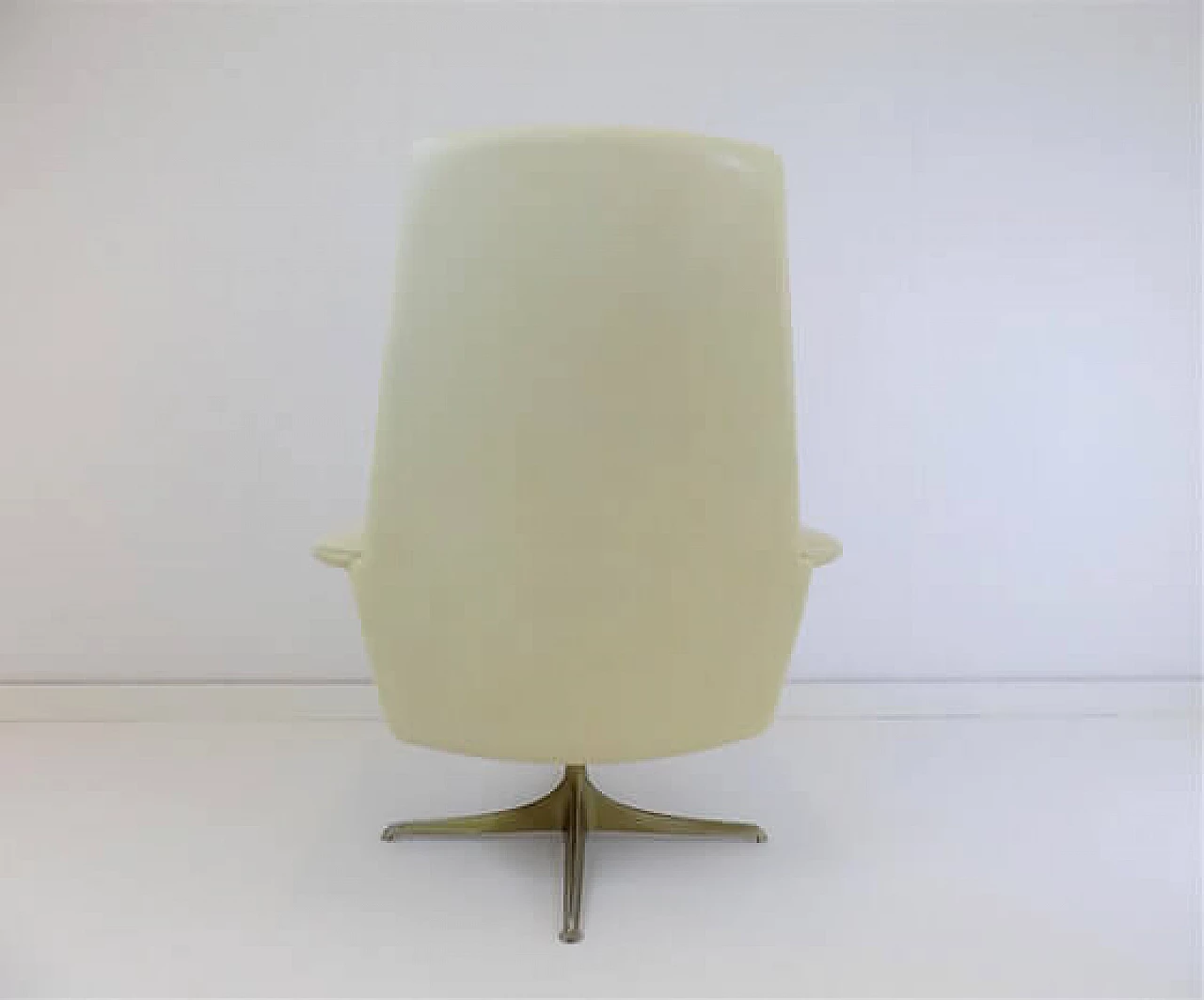 Ivory leather and aluminum armchair by Horst Brüning for COR, 1960s 7