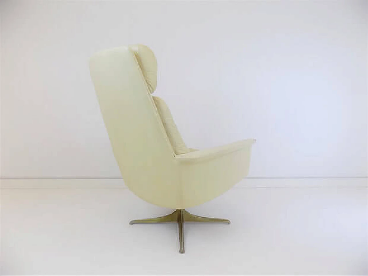 Ivory leather and aluminum armchair by Horst Brüning for COR, 1960s 8