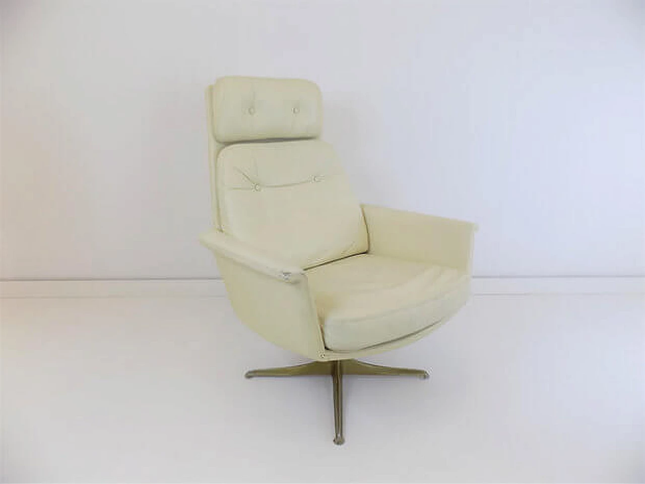 Ivory leather and aluminum armchair by Horst Brüning for COR, 1960s 9