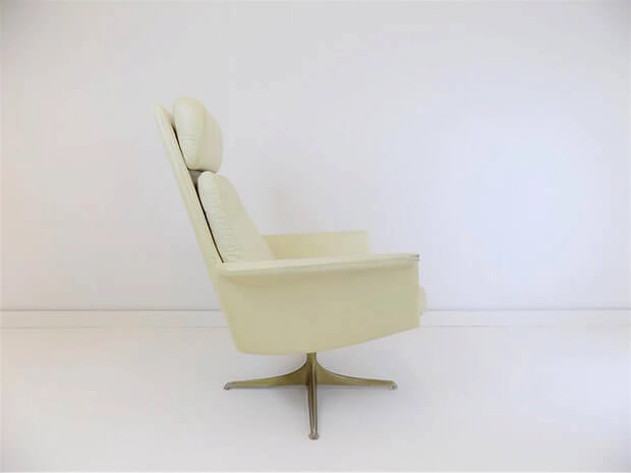 Ivory leather and aluminum armchair by Horst Brüning for COR, 1960s 11