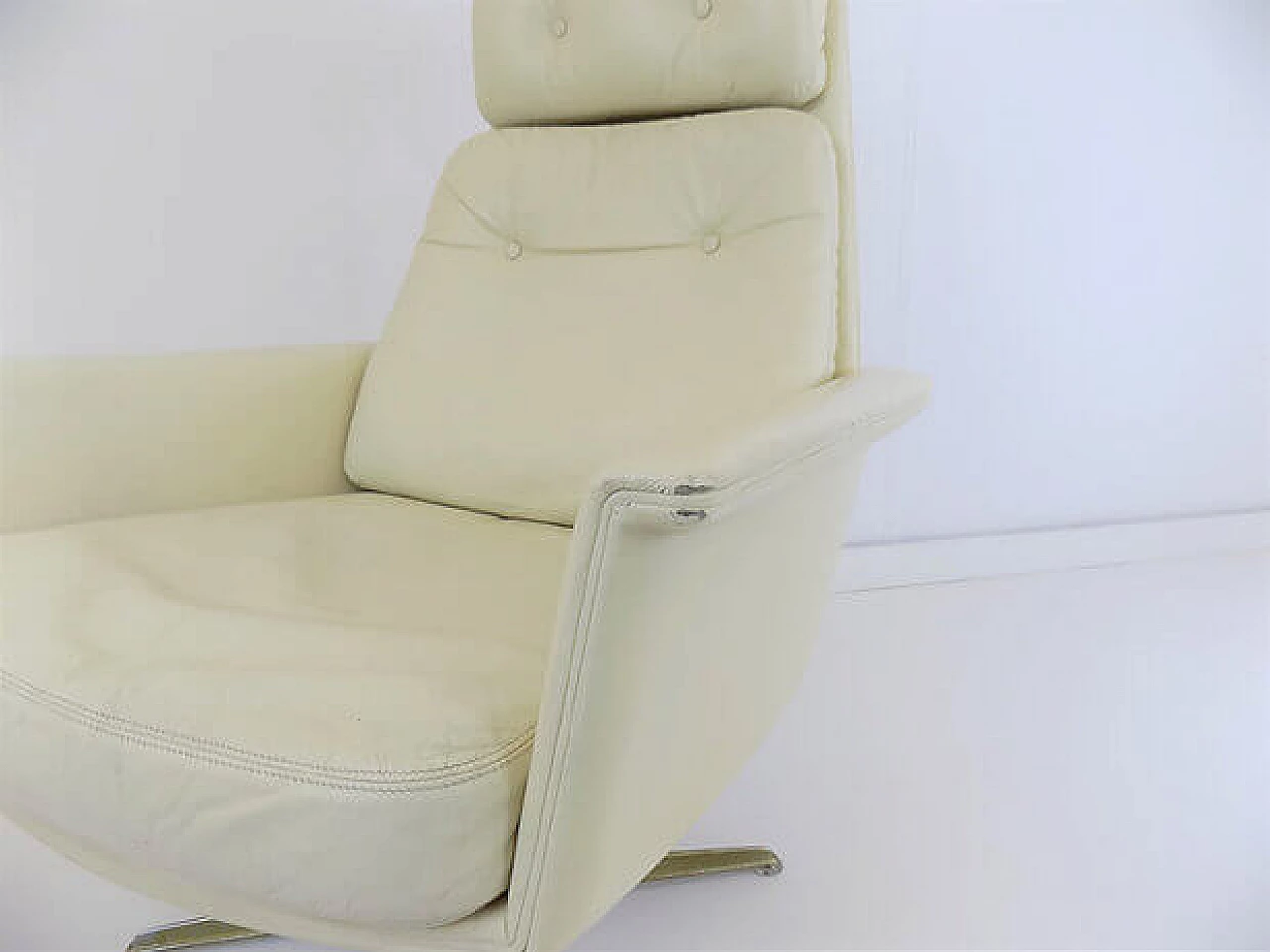 Ivory leather and aluminum armchair by Horst Brüning for COR, 1960s 13