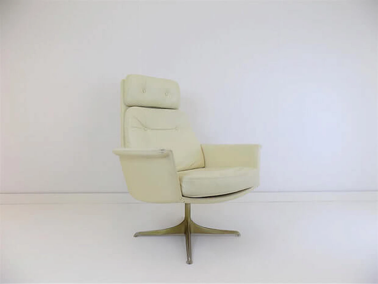 Ivory leather and aluminum armchair by Horst Brüning for COR, 1960s 14