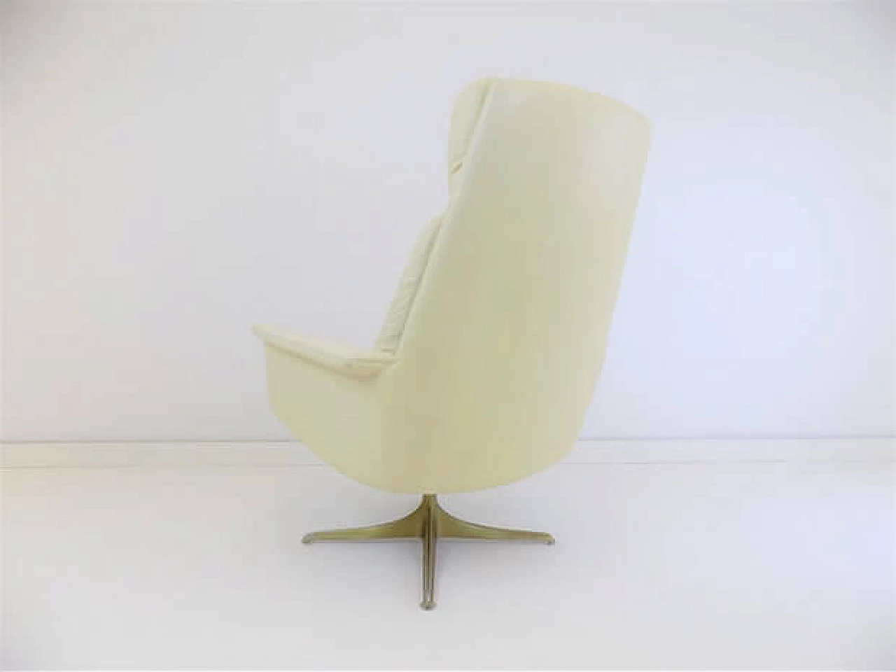 Ivory leather and aluminum armchair by Horst Brüning for COR, 1960s 15