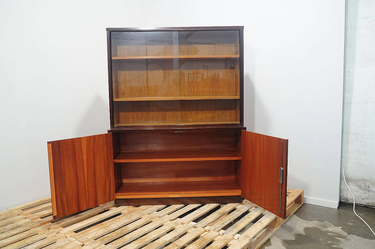 Libreria in noce con vetrina di Setona, anni '50 23