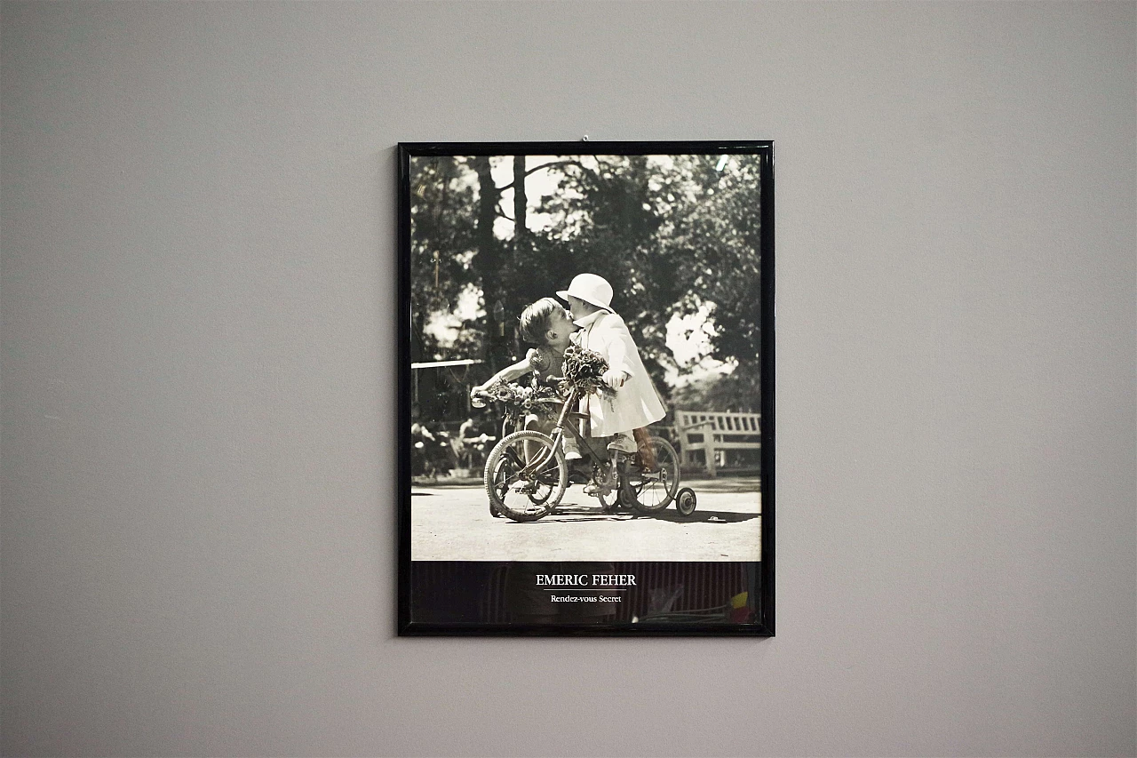 Stampa in bianco e nero di bambini sul triciclo, 2000 8
