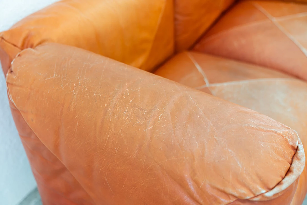 Coppia di divani e pouf Techniform in pelle arancione di Mario Marenco per Arflex, anni '70 1373389