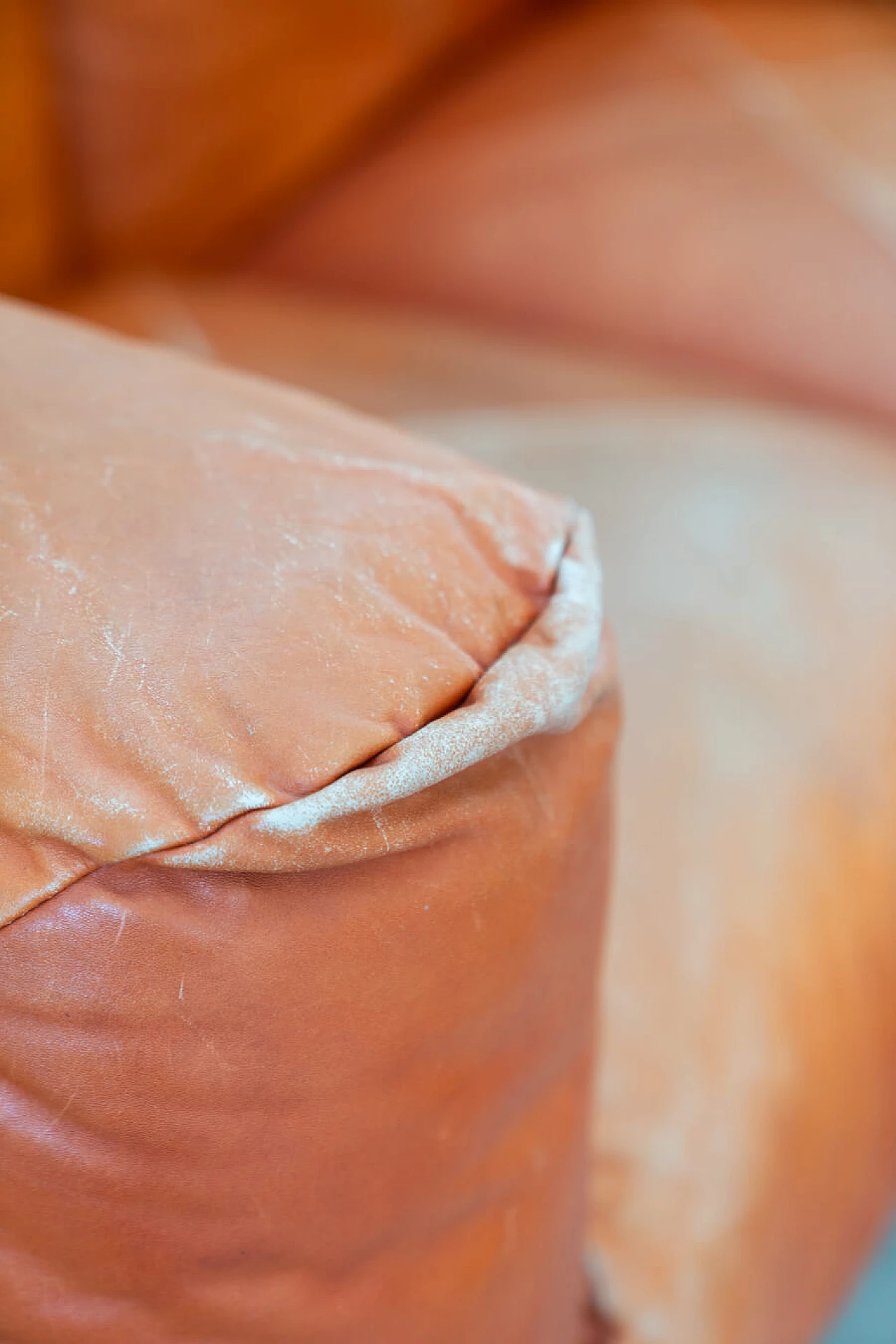 Coppia di divani e pouf Techniform in pelle arancione di Mario Marenco per Arflex, anni '70 1373392