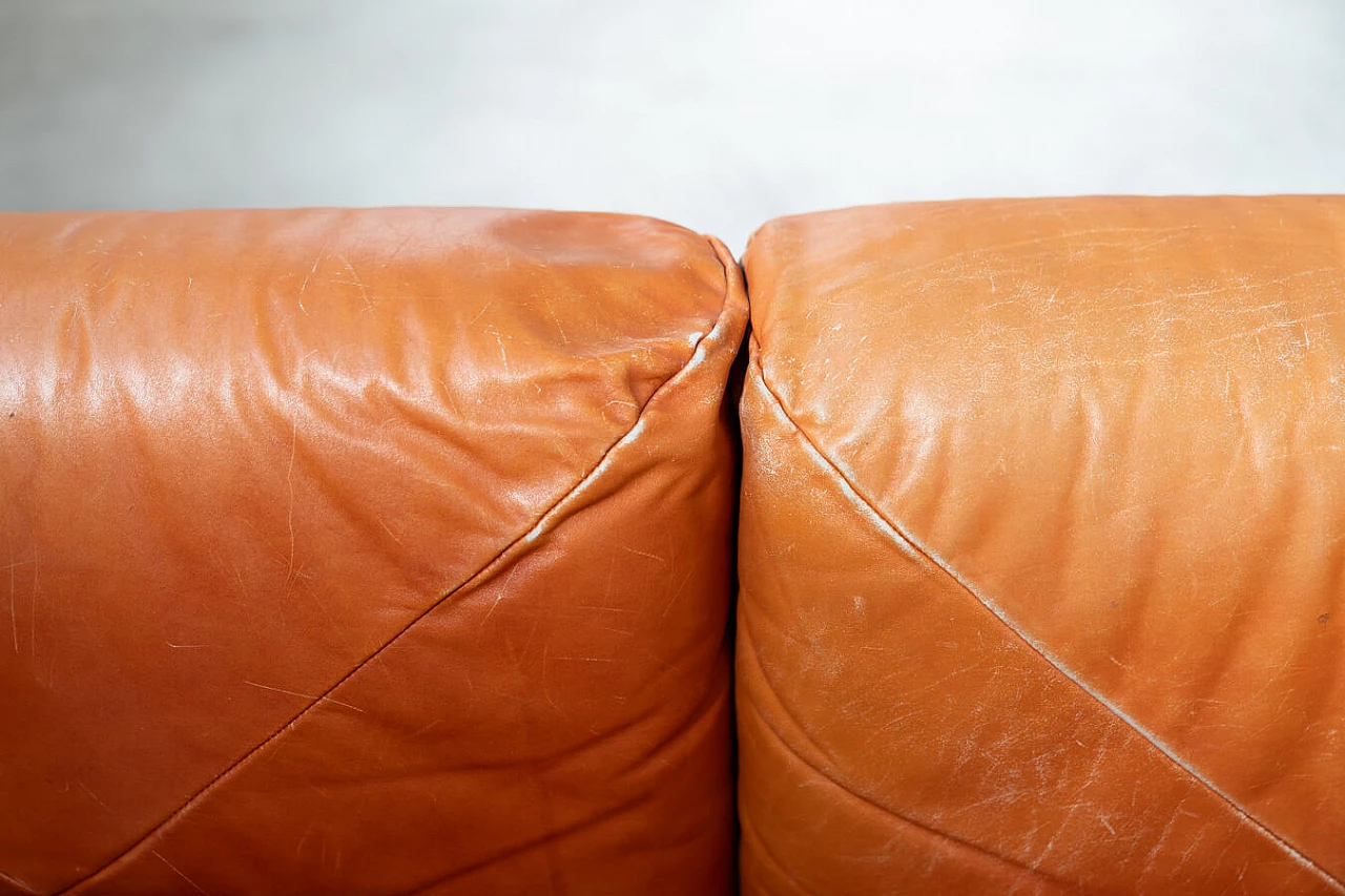 Coppia di divani e pouf Techniform in pelle arancione di Mario Marenco per Arflex, anni '70 1373395