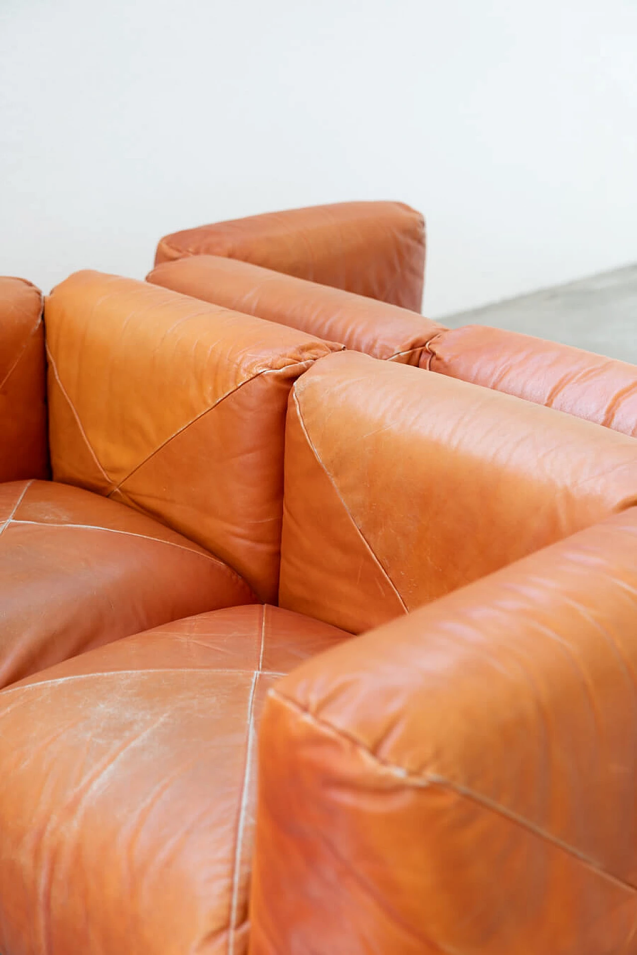 Pair of Techniform sofas and pouf in orange leather by Mario Marenco for Arflex, 1970s 1373399