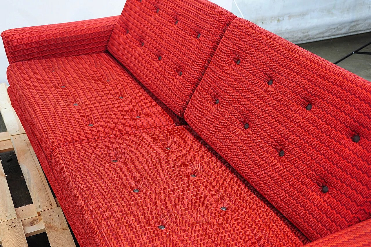 Divano e coppia di poltrone cecoslovacchi in tessuto rosso, anni '70 3