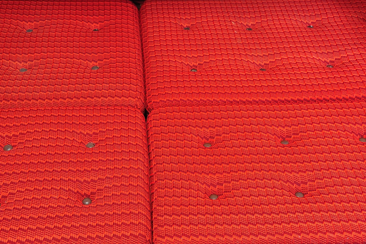 Divano e coppia di poltrone cecoslovacchi in tessuto rosso, anni '70 10