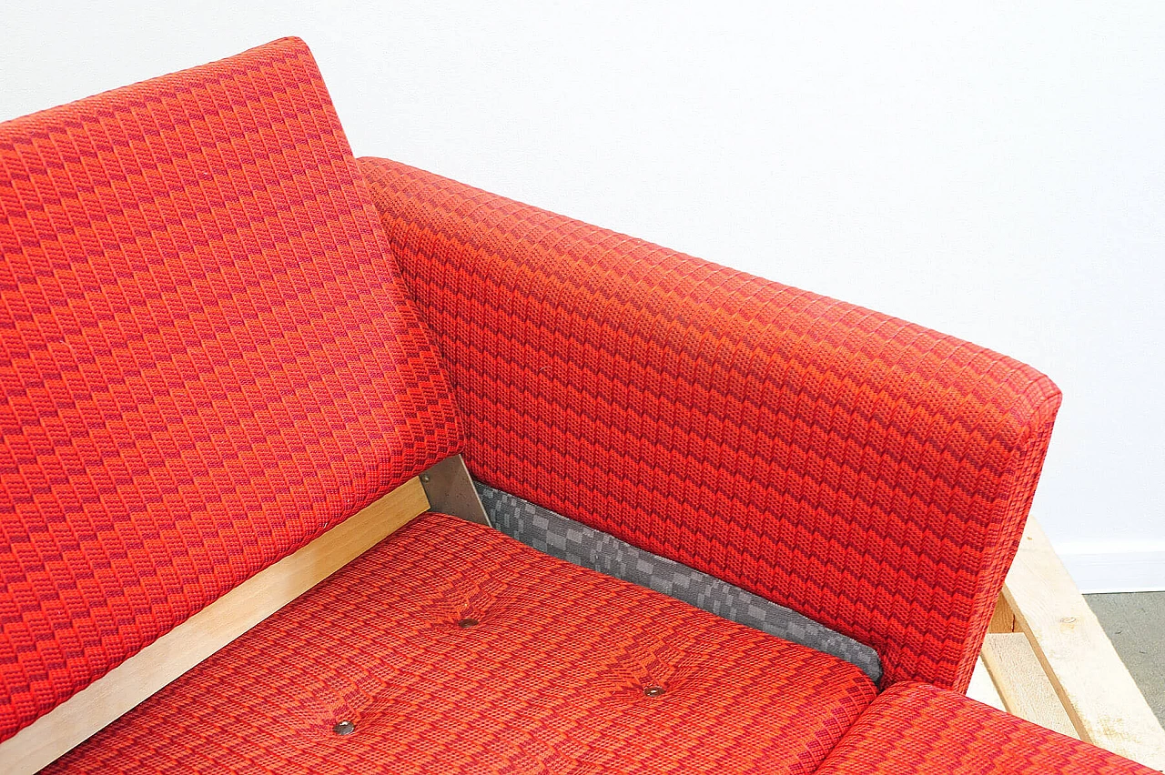 Divano e coppia di poltrone cecoslovacchi in tessuto rosso, anni '70 12