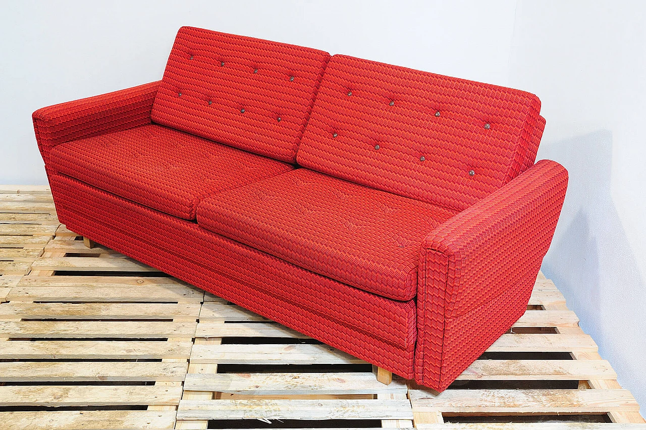 Divano e coppia di poltrone cecoslovacchi in tessuto rosso, anni '70 17