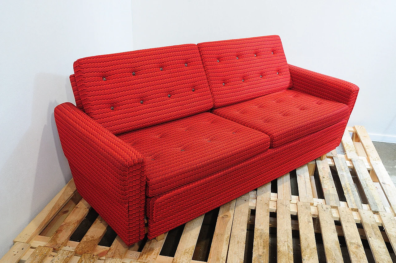 Divano e coppia di poltrone cecoslovacchi in tessuto rosso, anni '70 19