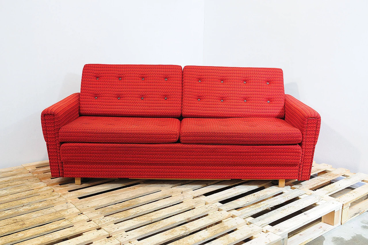 Divano e coppia di poltrone cecoslovacchi in tessuto rosso, anni '70 21